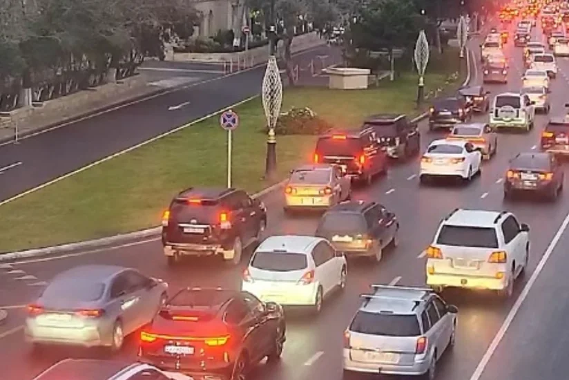 Bakının bir sıra yollarında tıxac yaranıb