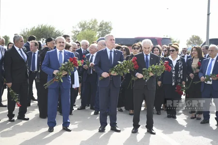 Anım Günü ilə əlaqədar Zəfər parkına ziyarət başlayıb