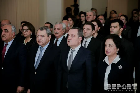 Doktorantların və gənc tədqiqatçıların Nəsimiyə həsr olunan elmi konfransı başlayıb