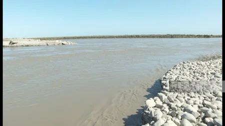 Kürlə dənizin qovuşduğu ərazidə vurulan suaşıran bənd dağılıb