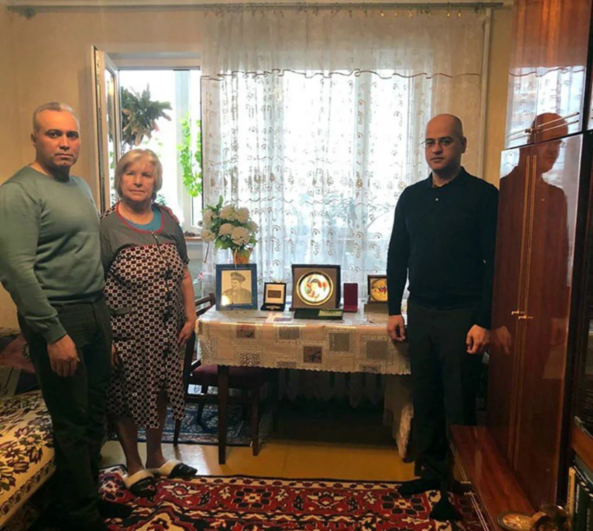 Сотрудники аппарата военного атташе Азербайджана в Беларуси навестили мать Национального героя Азербайджана