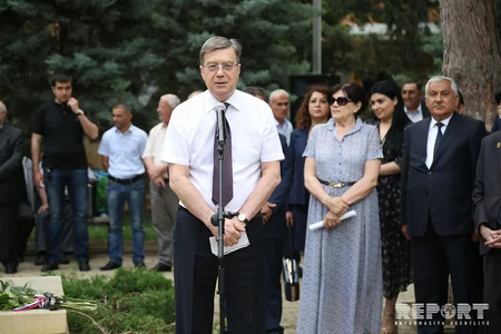 Doroxin: Rus şairi Aleksandr Puşkinin Bakıdakı abidəsi Azərbaycan-Rusiya dostluğunun simvoludur - FOTO