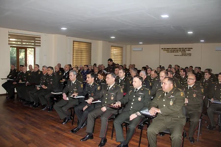 Azərbaycan Ordusunun tibb xidmətinin rəhbər heyəti ilə toplantı keçirilib