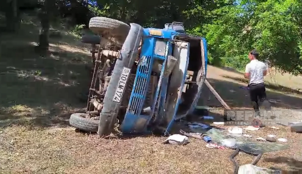 В Джалилабаде автобус попал в аварию, двое погибли, есть раненые