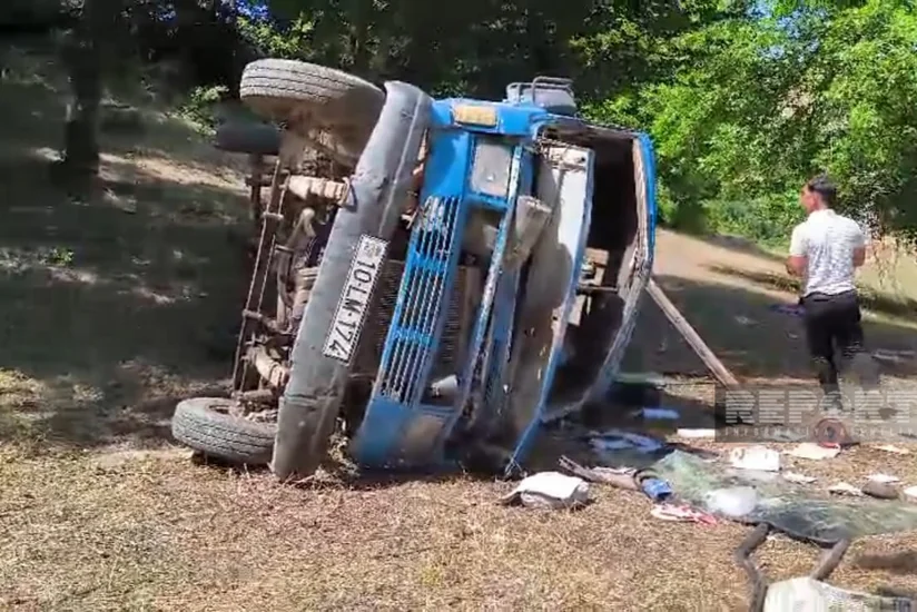 В Джалилабаде автобус попал в аварию, двое погибли, есть раненые
