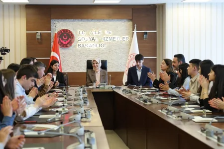 Türkiyənin ailə və sosial xidmətlər naziri Azərbaycandan olan şəhid övladları ilə görüşüb - YENİLƏNİB