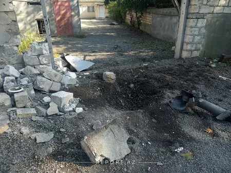 Düşmənin Tərtərdə toplarla dağıtdığı evlər