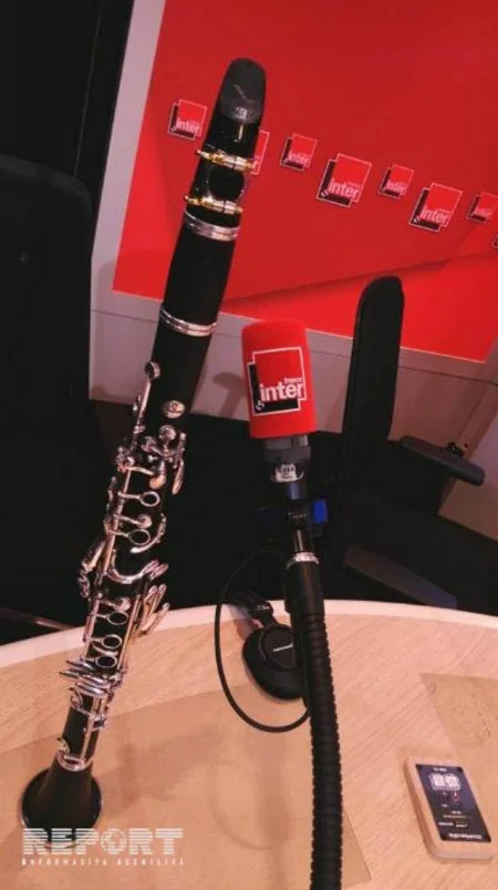 Azərbaycanlı musiqiçi Fransa radiosunda balaban ifa edib - VİDEO