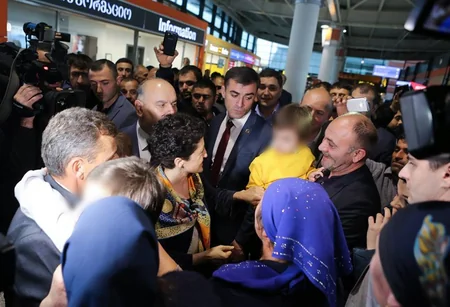 İraqda həbsdə olan üç azərbaycanlı azyaşlı Gürcüstana qaytarılıb - VİDEO
