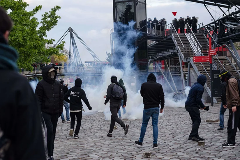 В ходе столкновений с полицией в Париже двое манифестантов получили травмы