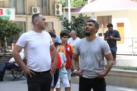Bakıda çoxmərtəbəli binada yanğın olub, 8 nəfər təxliyə edilib - YENİLƏNİB