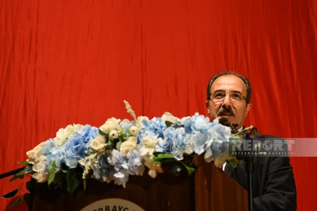 Türk Dünyası Bakı Atatürk Liseyinin məzuniyyət mərasimi keçirilib