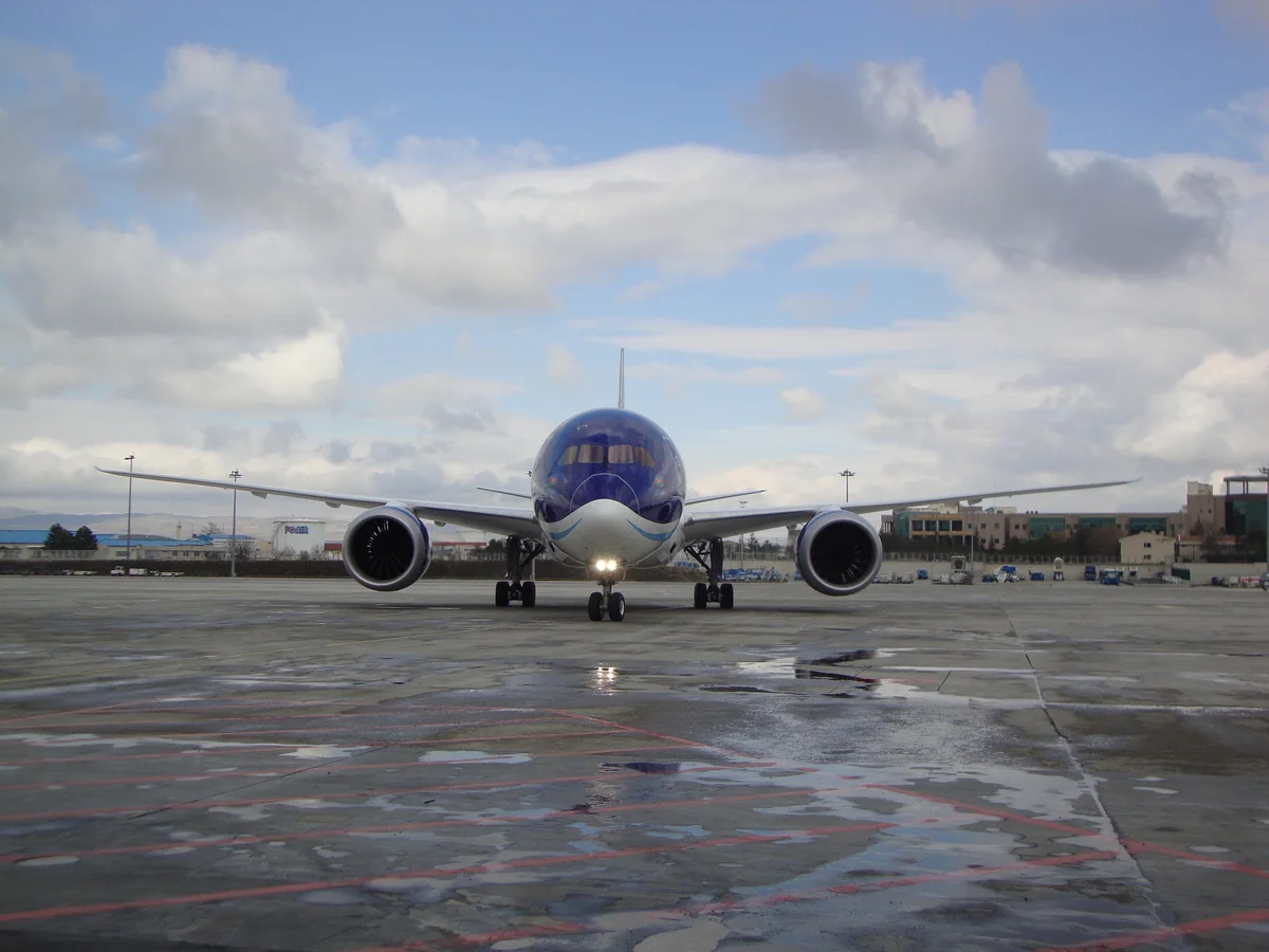 AZAL-ın Boeing 787 Dreamliner təyyarəsi Türkiyədə nümayiş etdirilib
