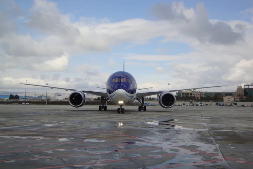 AZAL-ın Boeing 787 Dreamliner təyyarəsi Türkiyədə nümayiş etdirilib
