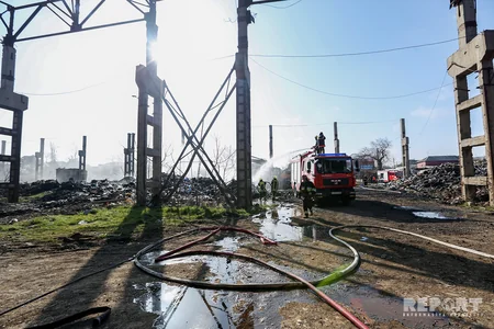 Bakıda dəmir tullantılarının qəbulu məntəqəsində baş vermiş yanğın söndürülüb