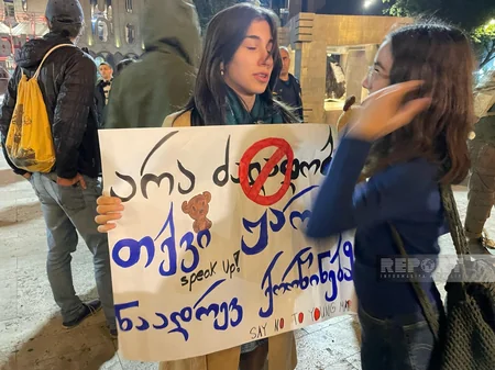 Tbilisidə parlamentin qarşısında Gürcüstanda erkən nikahla bağlı aksiya təşkil edilib