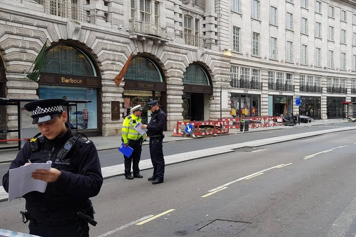 Londonda avtomobil dayanacağa çırpılıb, xəsarət alanlar var