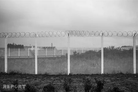 Лагерь для мигрантов в Европе: Мир сквозь колючую проволоку - ФОТОРЕПОРТАЖ