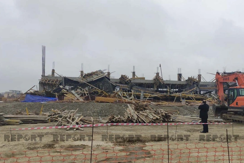 В Баку обрушилось строящееся здание, пострадали два человека