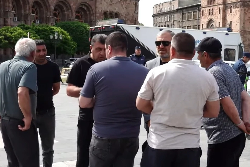 Parents of soldiers killed in fire again hold protest rally in Yerevan