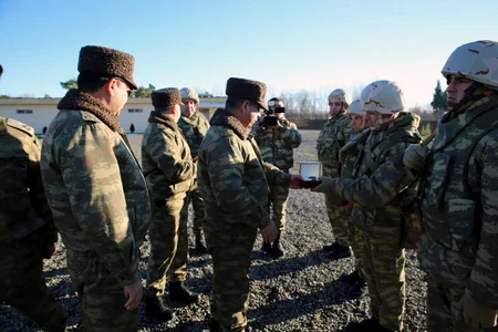 Министр обороны Азербайджана проверил состояние боеготовности передовых подразделений
