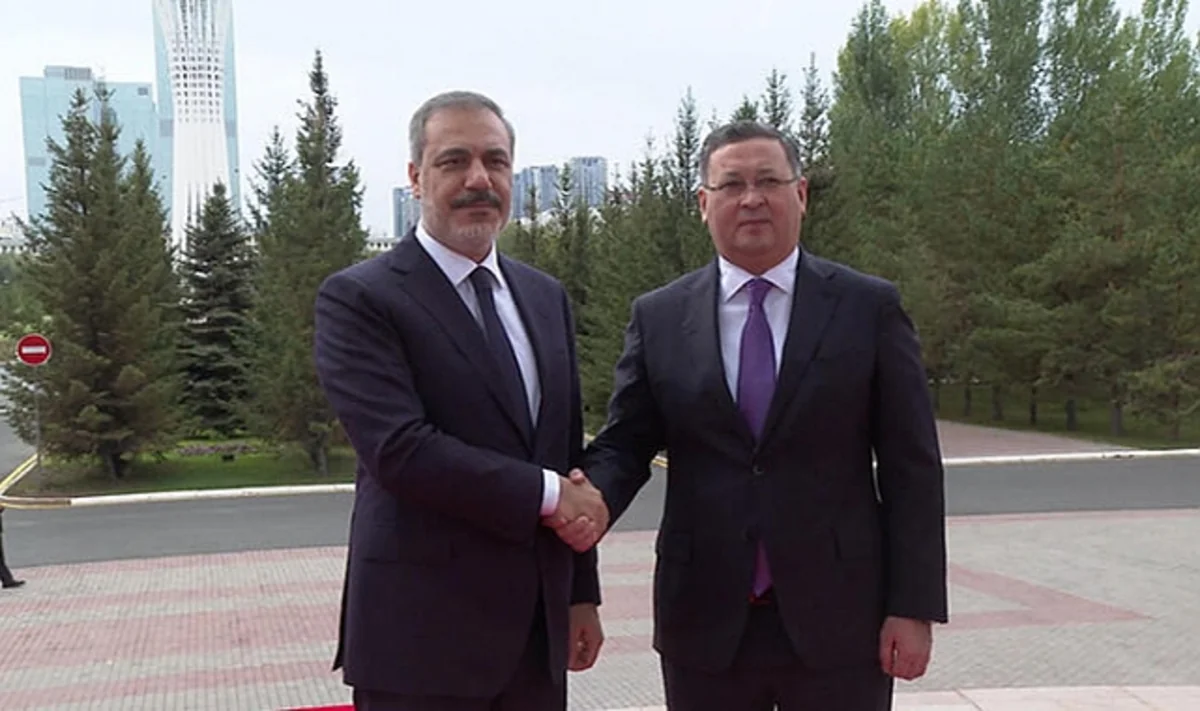 Hakan Fidan Antalyada Qazaxıstan XİN başçısı ilə görüşüb
