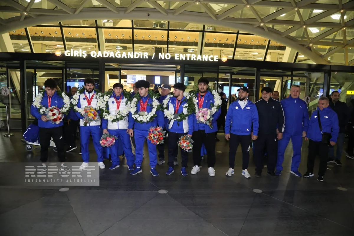 Avropa birinciliyində uğurla çıxış etmiş Azərbaycan ağırlıqqaldıranları Vətənə qayıdıblar