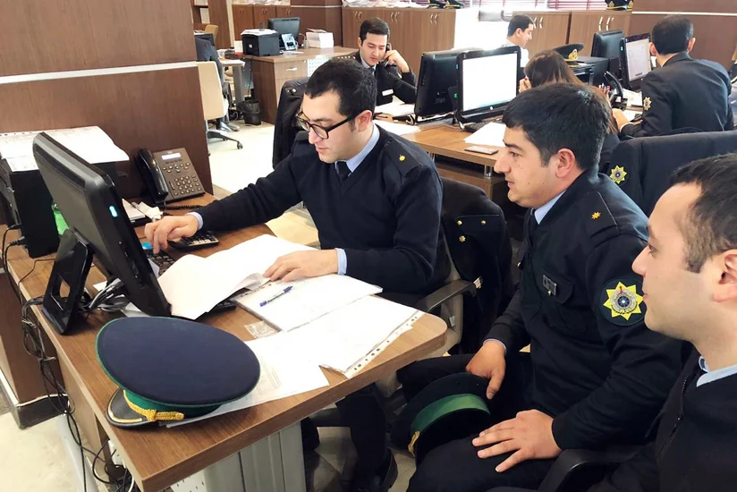Azərbaycanda xidmətə yeni qəbul olunmuş gömrükçülər təcrübə keçiblər