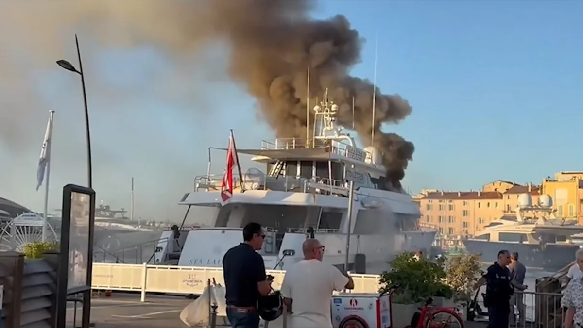 AFP: Fransanın Sen-Trope limanında superyaxta yanıb