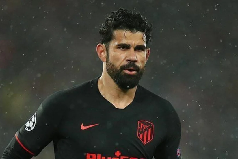 Tanınmış futbolçu özünü koronavirus xəstəsi kimi göstərdi - VİDEO