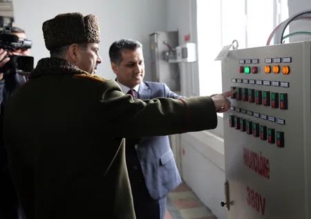​Zakir Həsənov hərbi şəhərciklərdə gedən tikinti işlərini yoxlayıb