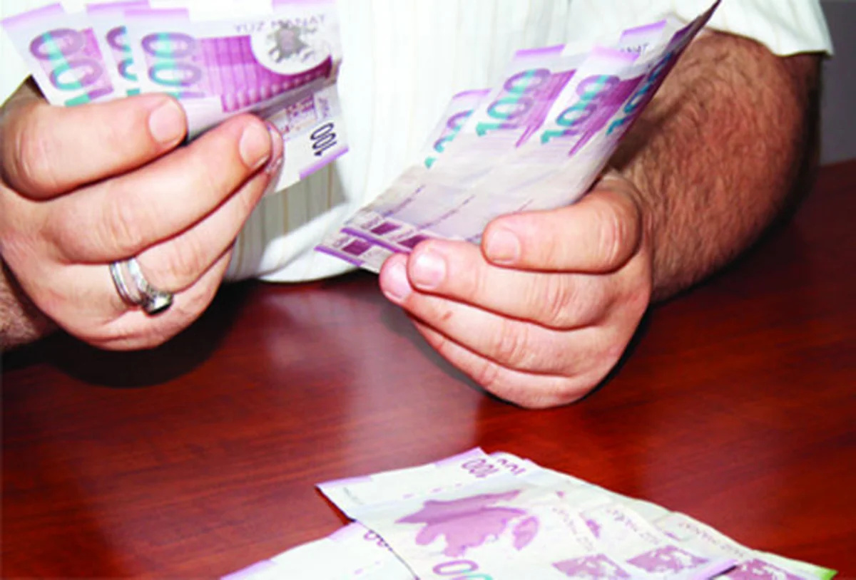 Lənkəran sakininin üzərindən 100 manatlıq saxta əsginazlar aşkarlanıb