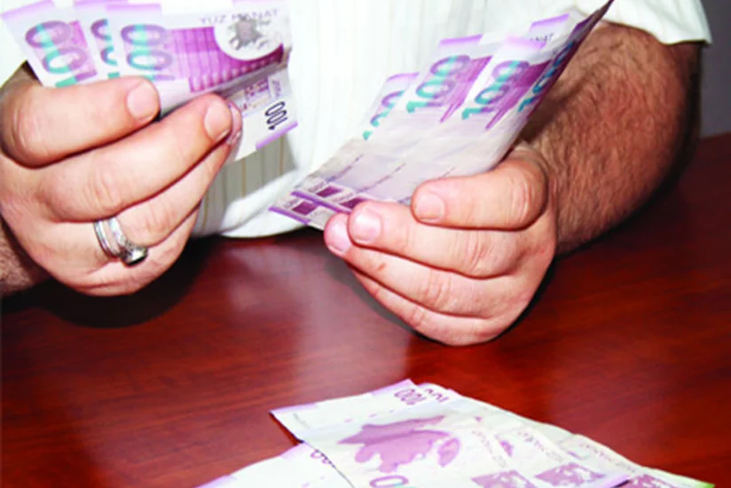 Lənkəran sakininin üzərindən 100 manatlıq saxta əsginazlar aşkarlanıb