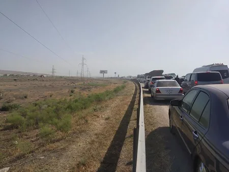 Həftəsonu rayona üz tutanlar Bakıya qayıdanda tıxac yaratdı