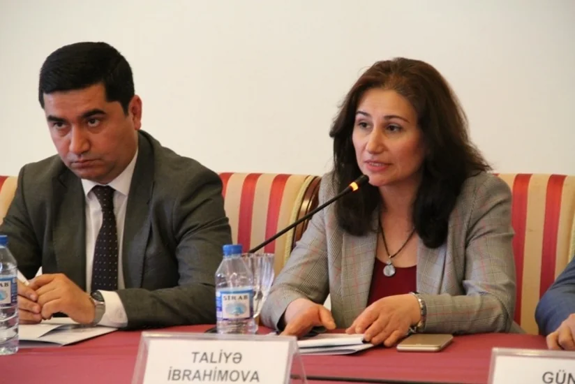 Şöbə müdiri: Bəzən təhsili olmayan qadınlar dinlə bağlı bizə dərs keçir