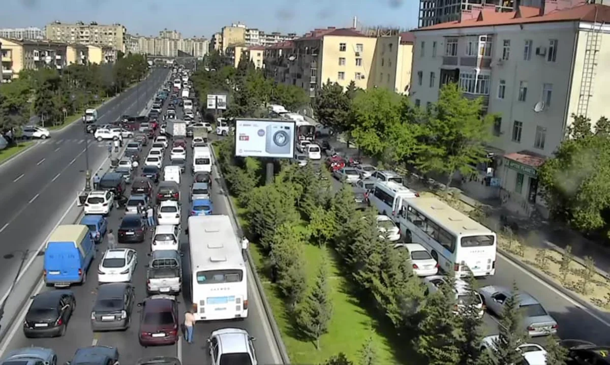 BNA: Nəqliyyat vasitələrinin hərəkətində sıxlıq müşahidə olunur