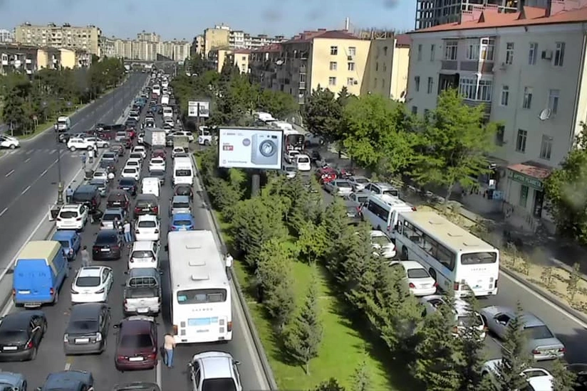 BNA: Nəqliyyat vasitələrinin hərəkətində sıxlıq müşahidə olunur