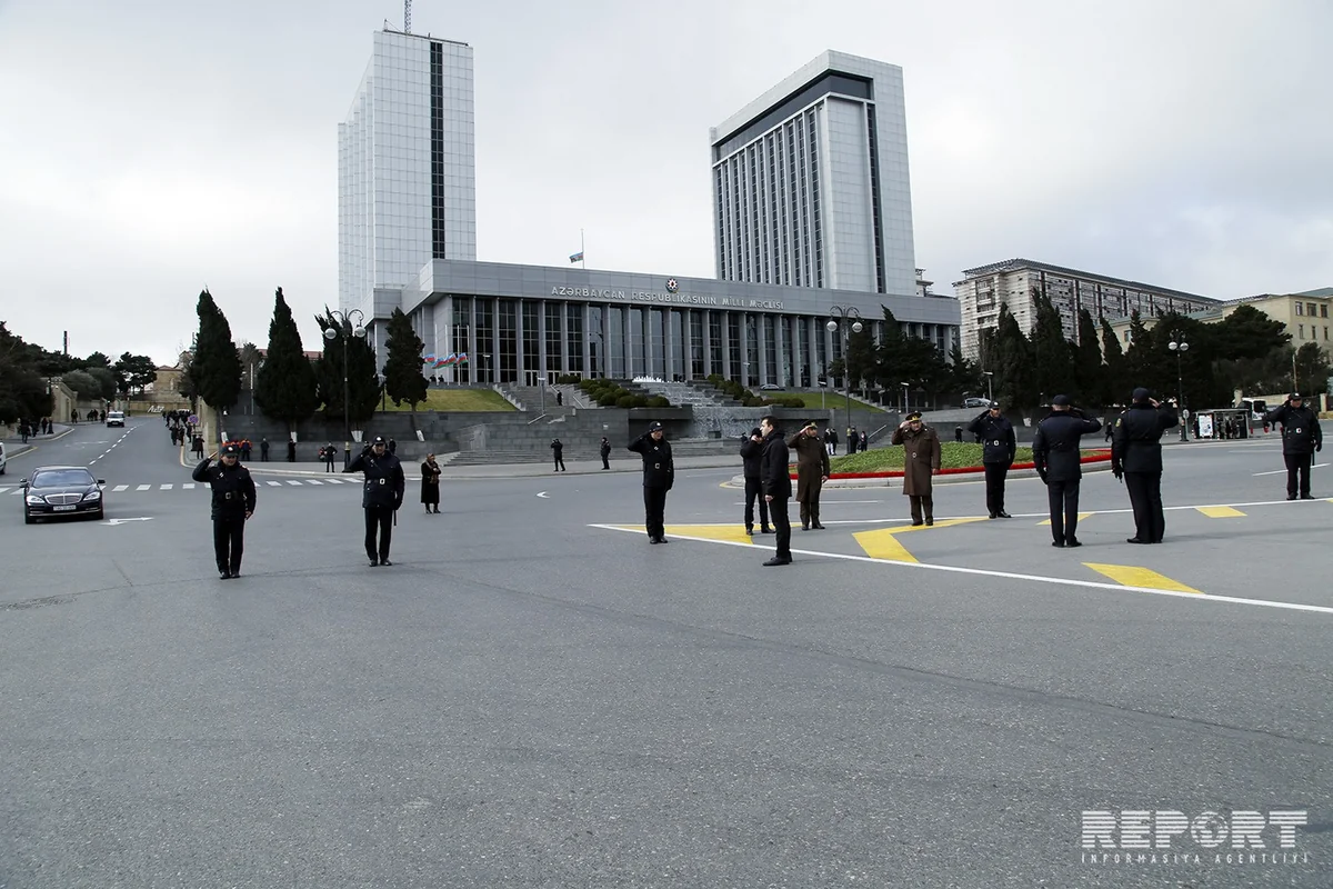 Azərbaycanda 20 Yanvar şəhidlərinin xatirəsi bir dəqiqəlik sükutla yad edilib