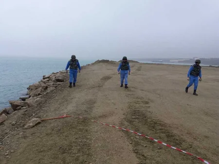 Bakıda dəniz sahilində üzən istiqamətverici nişan tapılıb