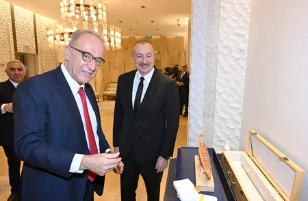 Prezident İlham Əliyev Beynəlxalq Kanoe, Avarçəkmə və Draqon Qayıqları federasiyalarının prezidentləri ilə görüşüb - YENİLƏNİB