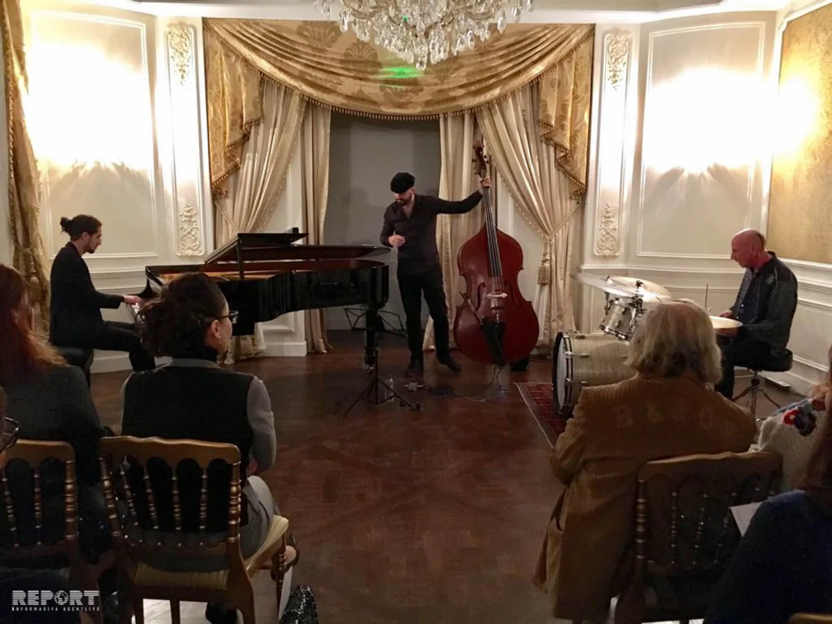 Fransada pianoçu İsfar Sarabskinın konserti olub