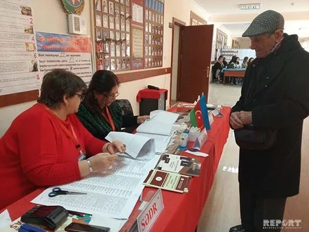 В Баку проголосовал 93-летний мужчина - ФОТО