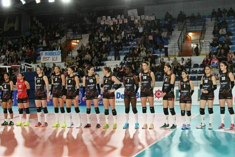 Азеррейл дома разгромил Сен-Рафаэль в женской Лиге чемпионов