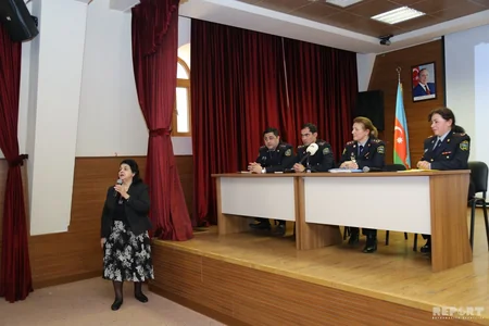 Bakı polisi məktəbliləri maarifləndirdi