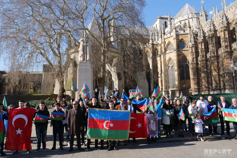 Azərbaycanlılar Xocalı soyqırımının 27-ci ildönümü ilə əlaqədar Londonda yürüş-mitinq keçiriblər - FOTO - VİDEO
