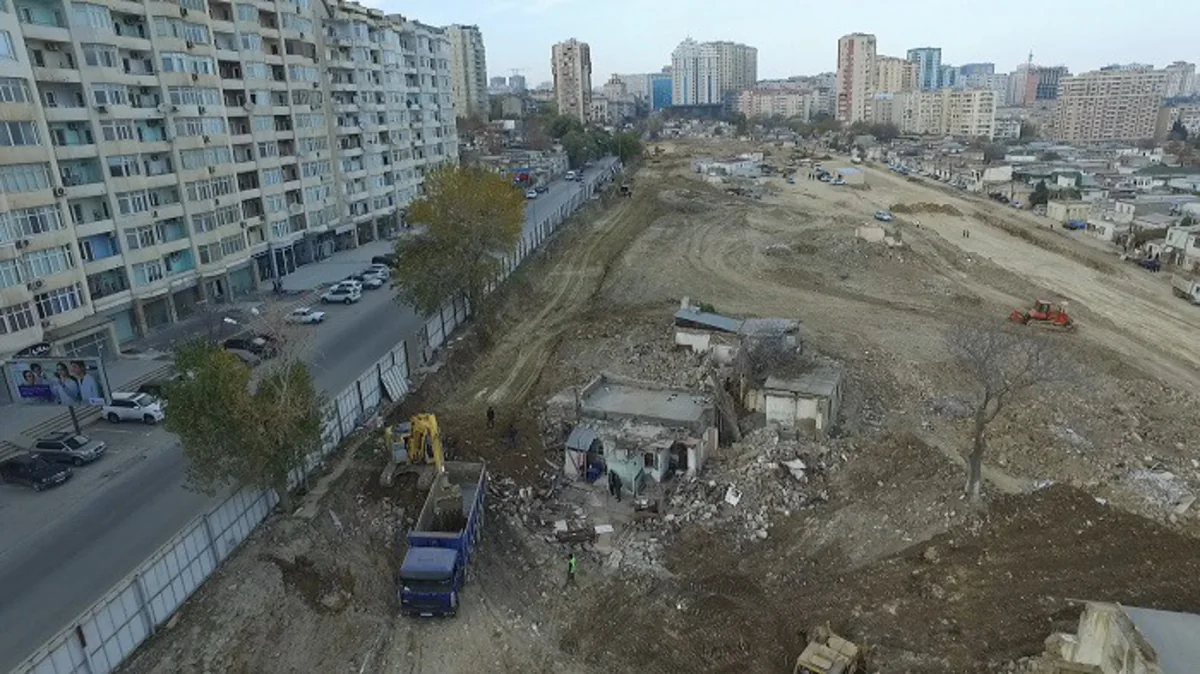 Füzuli meydanından Nərimanov prospektinə qədər ərazidə yollar genişləndirilir - VİDEO