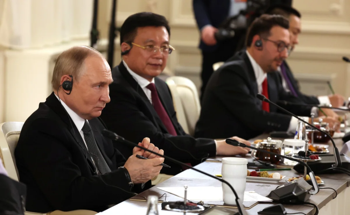 Vladimir Putin: Russia, Azerbaijan working to address Caspian Sea shrinkage