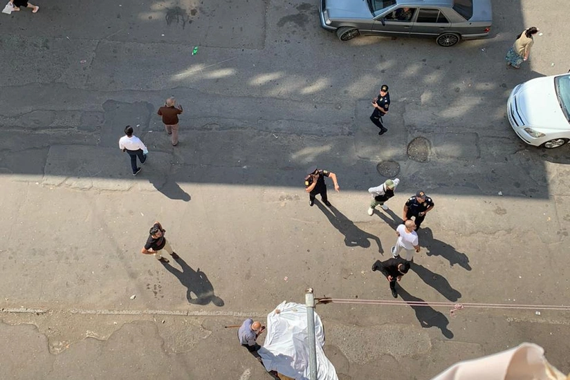 Bakıda qadının özünü 8-ci mərtəbədən atması ilə bağlı görüntülər yayıldı