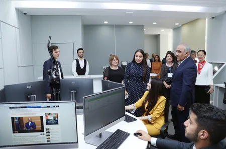 UNEC-də Heydər Əliyev Fondu tərəfindən təşkil olunan distant Çin dili kursları üzrə dərslərə başlanılıb - FOTO