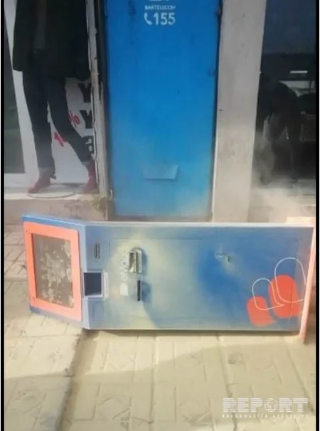 Bakıda “E-manat” ödəniş aparatında tüstüləmə olub, külli miqdarda pul yararsız hala düşüb - FOTO
